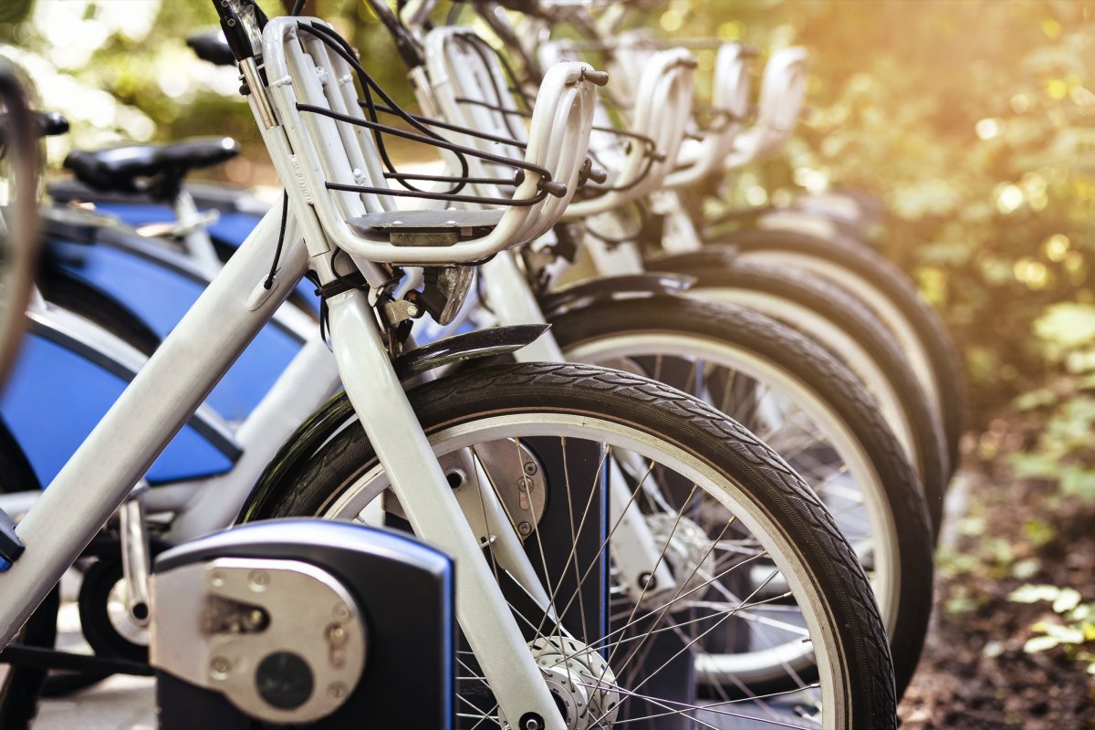 Diensträder an einer Fahrradstation